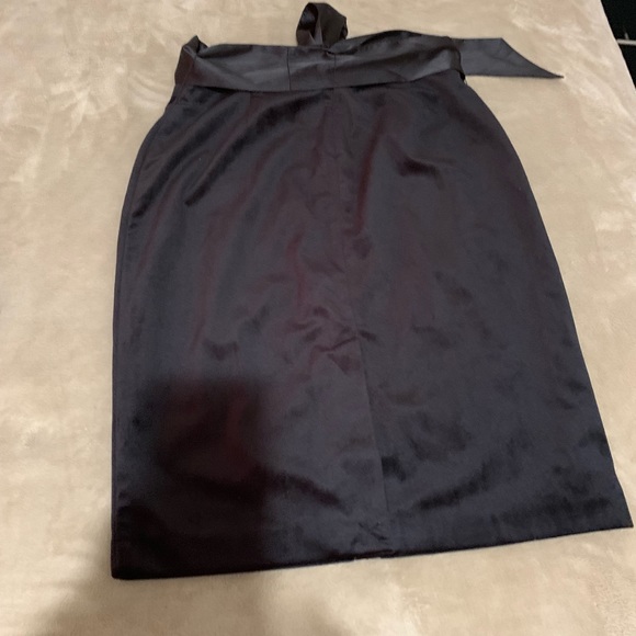 Black skirt with belt . Size 12 . - Picture 2 of 5